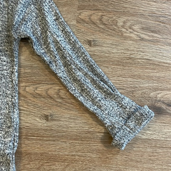 Atmosphere Grey & Black Ribbed Woven V-Neck High-Low Sweater with Cuffed Sleeves - Picture 3 of 7